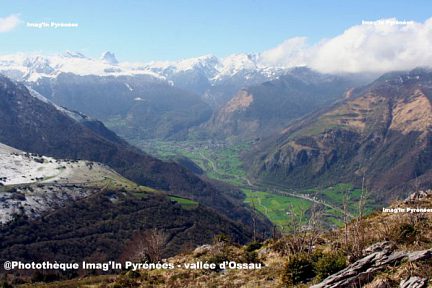 Panorama sur la vallée d'Ossau depuis le Pène de Béon