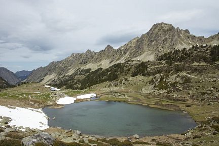Lac de Coueyla Gran et cabane d'Aygues Cluses