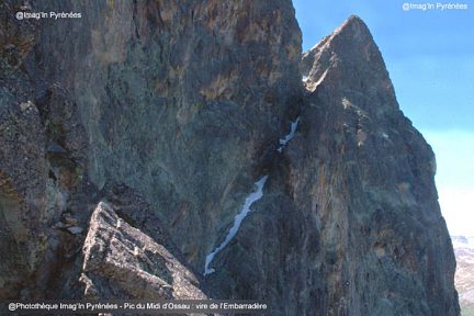 Vire de l'Embarradère dans la face nord de l'Ossau