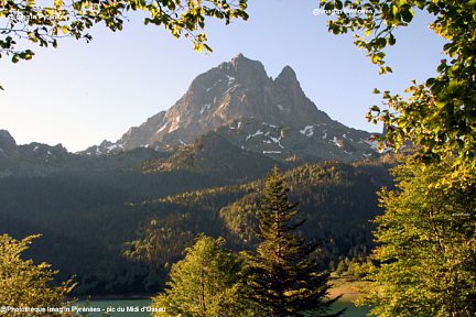 Face nord du Pic du Midi d'Ossau au petit matin