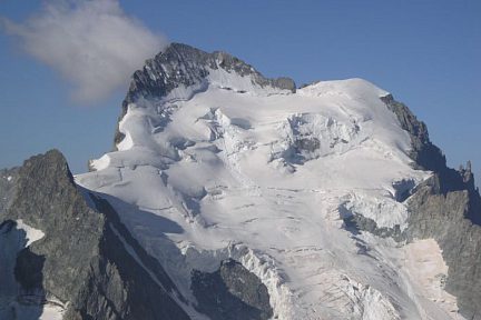 A droite, le Dôme des Ecrins