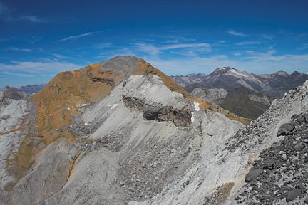 Taillon, Brèche de Roland et glacier du Vignemale depuis le Casque