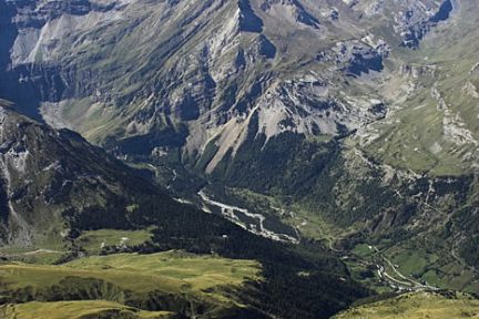Vue sur le cirque de Gavarnie pendant la montée au Pimené
