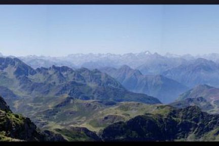Vue imprenable depuis le sommet Est du Montaigu