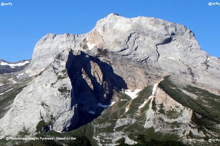 Massif du Ger depuis Gourette