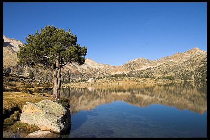 Reflets dans le lac d'Aumar