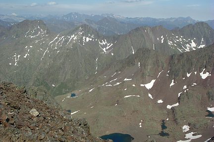 Massifs du Vignemale et du Néouvielle-Pic Long depuis le Grand Batchimale