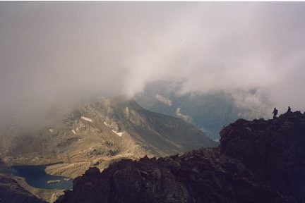 Crête terminale et lacs de la Munia depuis le sommet