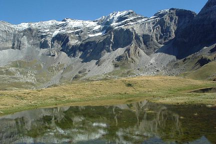 Le pic de la Munia depuis le lac de Serre Longue