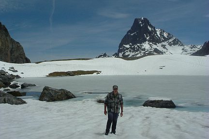 Pic du Midi d'Ossau vu depuis le lac Casterau
