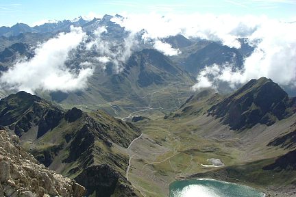 Néouvielle et lac d'Oncet depuis le pic du Midi de Bigorre
