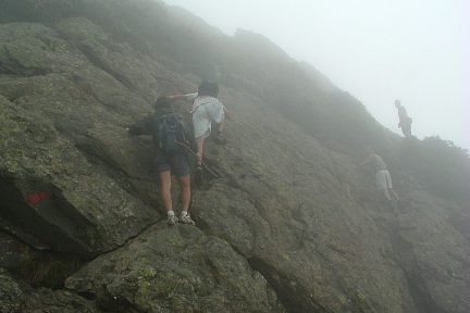 Passage escarpé entre Txurrumurru et Erroilbide