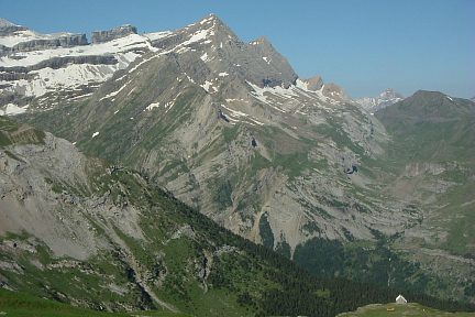 Brèche de Roland, Taillon et refuge des Espuguettes