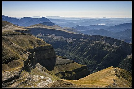 Canyons espagnols depuis le sommet de l'Escuzana