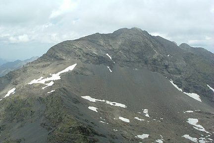 Le pic de la Munia depuis la Robinera