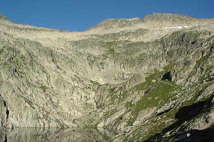 L'Estanhet del Medio de Molières sous le Tuc de Mulleres