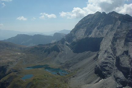 Lacs de Barroude et pic de Troumouse depuis la Géla