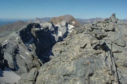 Pic Occidental de la Cascade (3095 m) : vue sur la Tour, le Casque et le Taillon