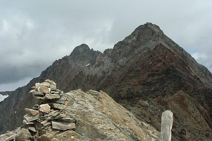 Pic Maou (3074 m) : vue sur les pics Long et Badet