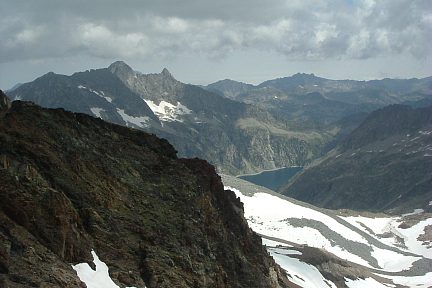 Pic Maou (3074 m) : vue sur le pic de Néouvielle et le lac de Cap de Long