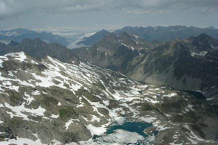 Pic Maubic (3058 m) : vue sur le lac Tourrat