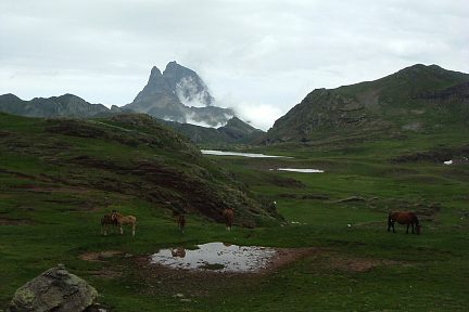 Pico de las Arroyeras : plateau d'Anayet et pic du Midi d'Ossau