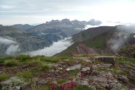 Pico de las Arroyeras (2573 m) : vue sur le pic de la Garganta et le Visaurin