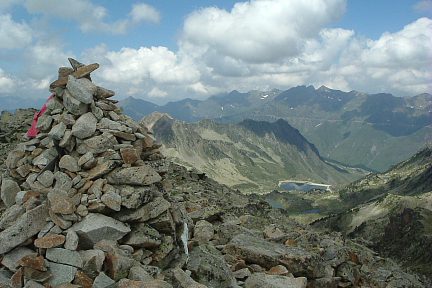 Pic de Madamète (2657 m) : vue sur le lac Dets Coubous