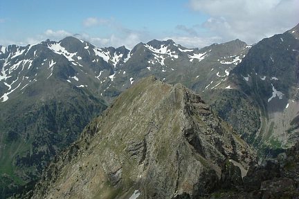 Musales (2654 m) : vue sur les pics du Midi d'Ossau et de Socques