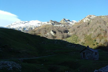 Pic Rouge vu depuis la cabane de Pourcibo (1340 m)