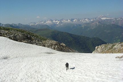 Soum de Moundaut : névé balcon avec vue sur les pics d'Aspe et Visaurin