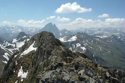 Depuis le Soum de Moundaut, 2526 m, le pic du Midi d'Ossau