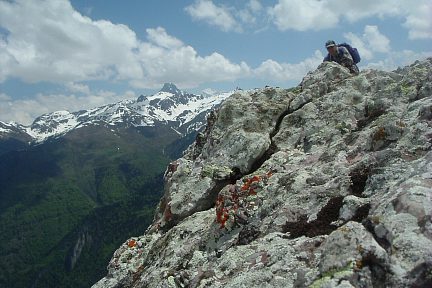 Sommet de Couecq (2012 m) : vue sur le pic du Midi d'Ossau