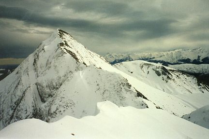 Sommet enneigé du pic du Moulle de Jaüt (2050 m)