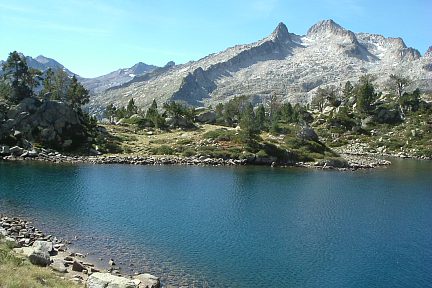 Le Gourg de Rabas (2397 m) sur l'itinéraire du pic d'Estibère