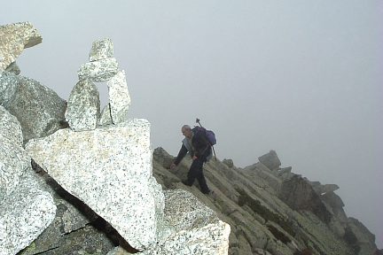 Arrivée au sommet du pic d'Aygues-Cluses (2620 m)