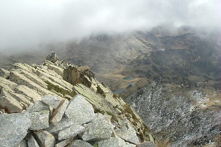 Lacs et orage menaçant depuis le pic d'Aygues-Cluses