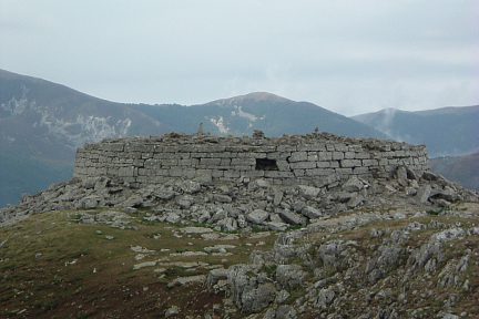 Le cairn romain au sommet de l'Urculu (1420 m)