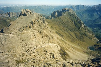 Pène Blanque, le Billare et le lac de Lhurs depuis le pic des Trois Rois