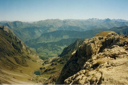 Lac de Lhurs et pic du Midi d'Ossau depuis le pic des Trois Rois