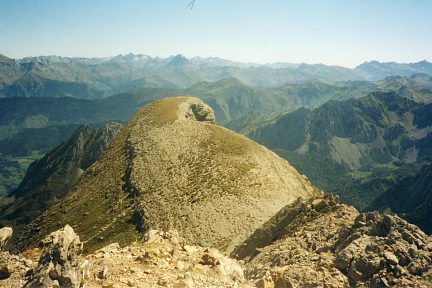 La Table des Trois Rois et le pic du Midi d'Ossau