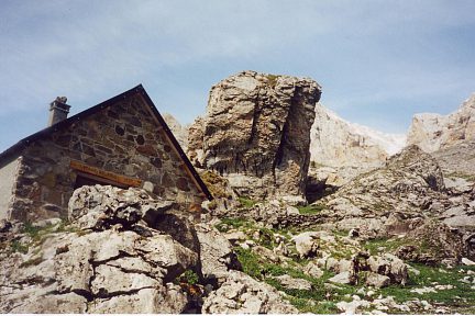 Passage aux cabanes de Lhurs en montant vers le Dec de Lhurs