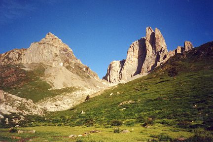 Le col et le pic de Pétragème près des Aiguilles d'Ansabère