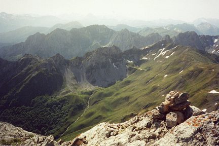 Les pics de Laraille et Lariste vus du pic de Pétragème (2255 m)