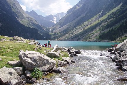 Lac de Gaube au niveau du cours d'eau