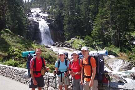 Devant la cascade près du Pont d'Espagne