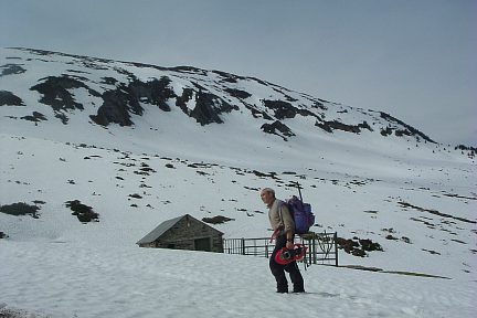 Passage près de la cabane (1702 m) en montant vers le Mont Agut