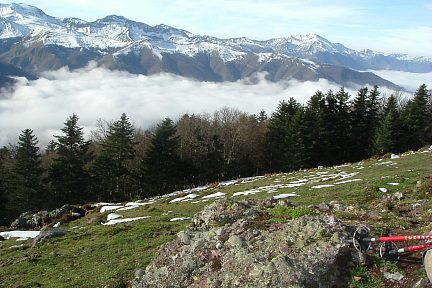 Les sommets basques vus du pic d'Issarbe (1565 m)