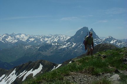 Sommet du Soum d'Aas (2427 m), vue sur le Balaïtous et l'Ossau