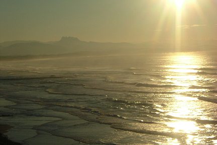 Coucher de soleil sur Aiako Harriak depuis Biarritz